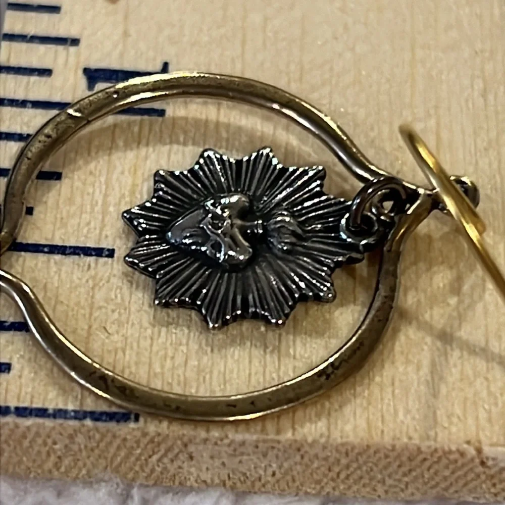 Tara Gasparian Jewelry Sacre Couet small earrings - Picture 7 of 7